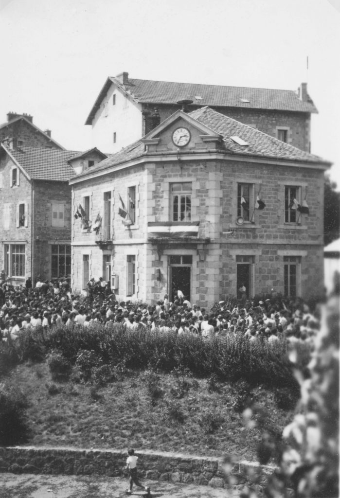 Celebrating the Liberation at the town hall