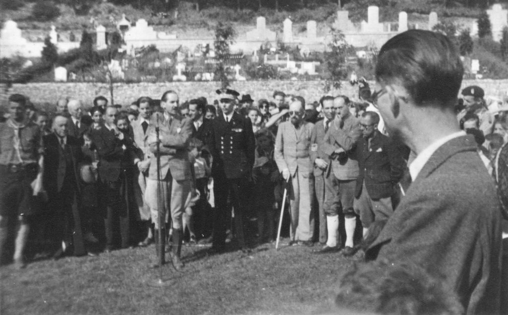 During Georges Lamirand was visiting, a young Protestants threw a letter